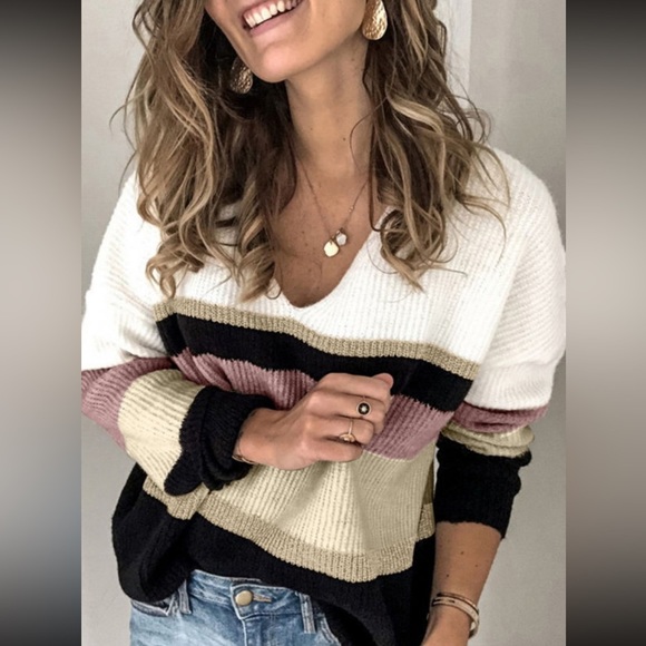 Color-Block Knit V-Neck Sweater - Picture 7 of 13